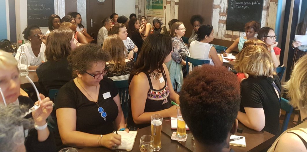 ColunchingFR's tweet photo. Franc succès pour le #codrink organisé par @ENERGIE_Femmes ! Interventions et échanges passionnants avec les participantes cc @NMinetou 😉 https://t.co/2qBBmRRszU