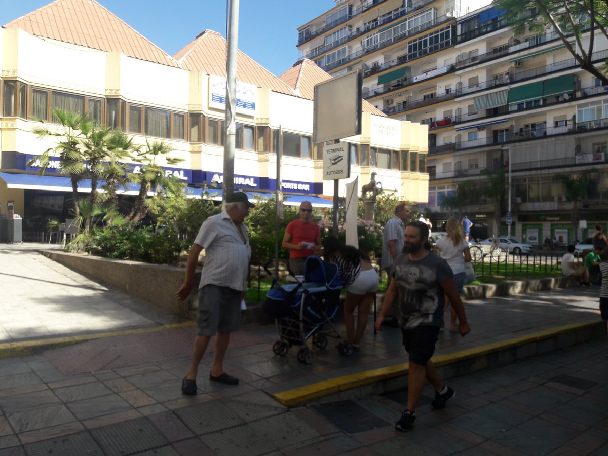 plataformafuen's tweet photo. Último día de recogida de firmas e información. Hoy la Plataforma Ciudadana de #Fuengirola hemos estado en la zona de Portillo. https://t.co/m9rLJb4h4N