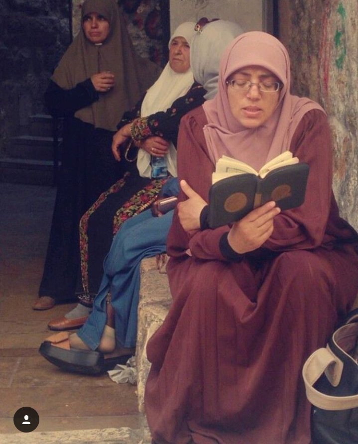 Israa_Balo's tweet photo. " للبيت رب يحميه "
مرابطين ✌
#البوابات_لأ 
#جمعة_الغضب 
#اغضب_للأقصى https://t.co/ACb5dwKz9u