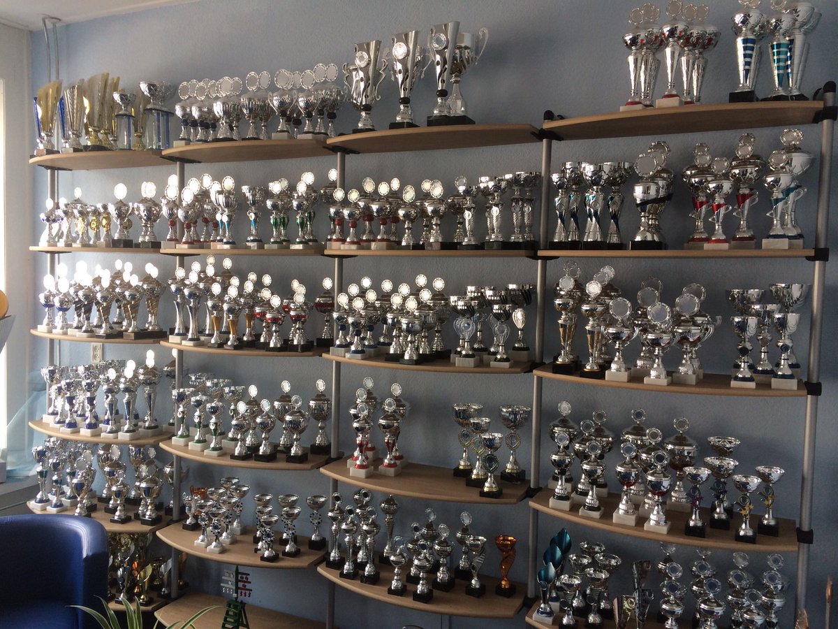 CarolinedePee's tweet photo. Heel leuk en interessant werkbezoek aan @seerdensport Franeker waar ondernemerschap en creativiteit bij elkaar komen! #wethouderinbedrijf https://t.co/OBibNJUDag