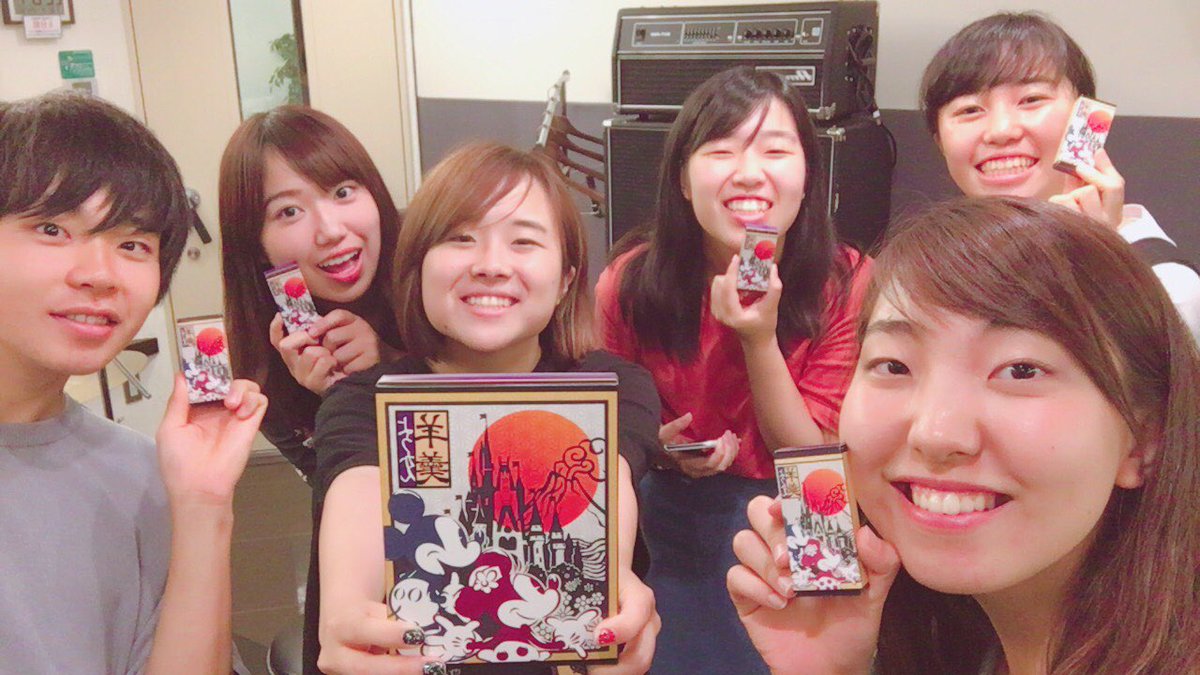FloWorld_hma9's tweet photo. 先日久々にFloWorldでスタジオへ行きました🎤
新曲仕上げるぞ〜〜✊🏻
夏ライブもあかぺらつながりも、FloWorldらしい演奏をするのでぜひ聞いてください😉✨
#FloWorld #盛れ原くん #ゆうりおかお土産ありがと https://t.co/aMYGcI5sNq