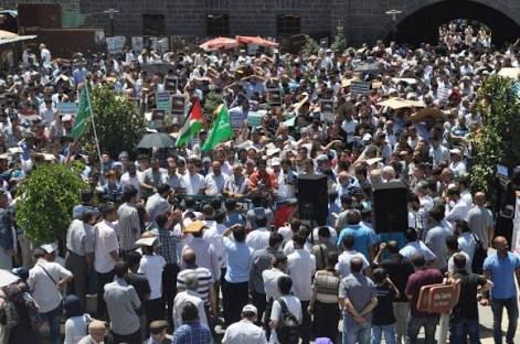 HurEkipIstanbul's tweet photo. Siyonist israil, Müslümanlara saldırıyor. Onlarca yaralılar var! 
#AksaİçinTekSes olduk olmaya mecburuz. https://t.co/n2Qm9YZinI