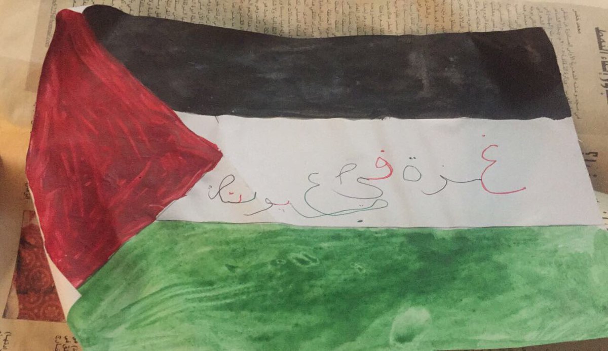 __wrda's tweet photo. رسمتي وأنا طفلة ولازالت غزة في عيوني " حزينة على الأجيال القادمة التي لن تكره اسرائيل بـِ شكلٍ كافٍ . " https://t.co/TGPssUJ15D