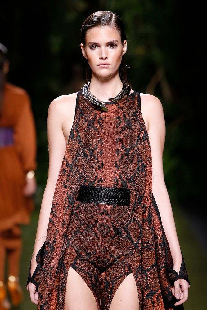 accessrunway's tweet photo. Balmain Spring/Summer 2017 #Paris SS17  https://t.co/52Z3LEIGDa  
#pfw #fashionshow #runway #fashion https://t.co/z7jtptdJa2