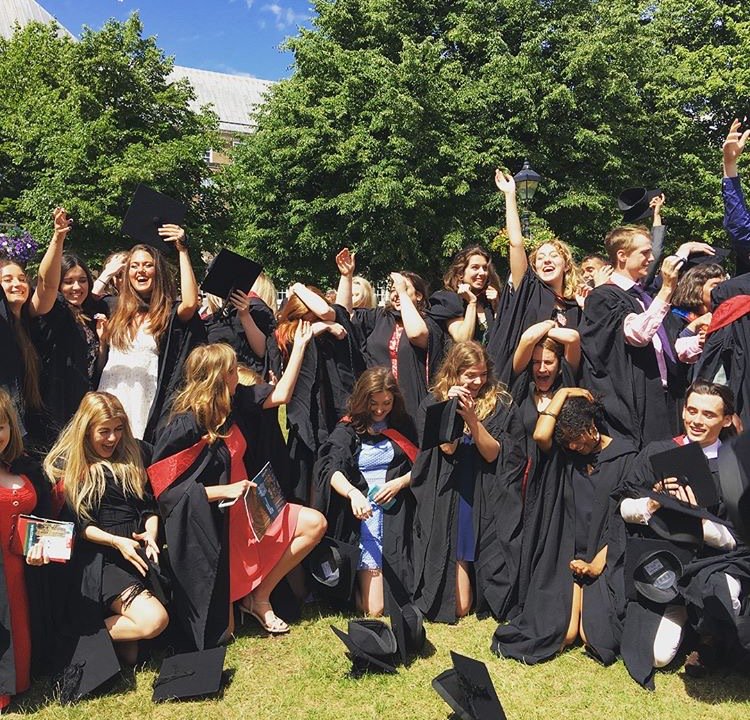 UWEBristol's tweet image. Two photos taken moments apart for our pics of the day from yesterday’s #UWEGraduation ceremonies | from IGer: sadieeeeq