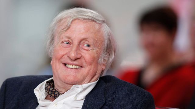 Claude Rich comédien incomparable. L'art de bouler les répliques, la demi teinte pince sans rire. Pouvait tout jouer!