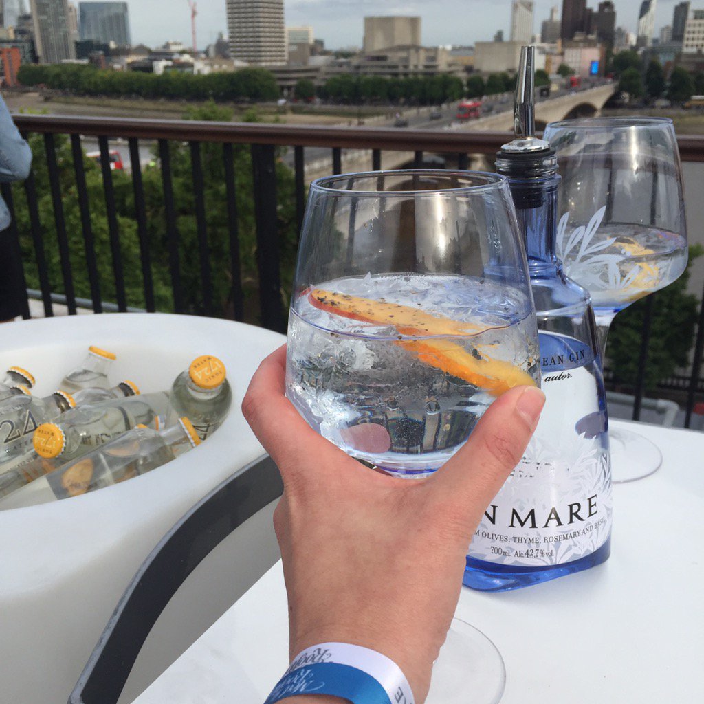 GinMonkeyUK's tweet photo. Lovely evening at the @ginMare #MedRooftops pop-up last night. Gin + Oysters = my idea of heaven 😍🍸 https://t.co/jMJH9kaB9h
