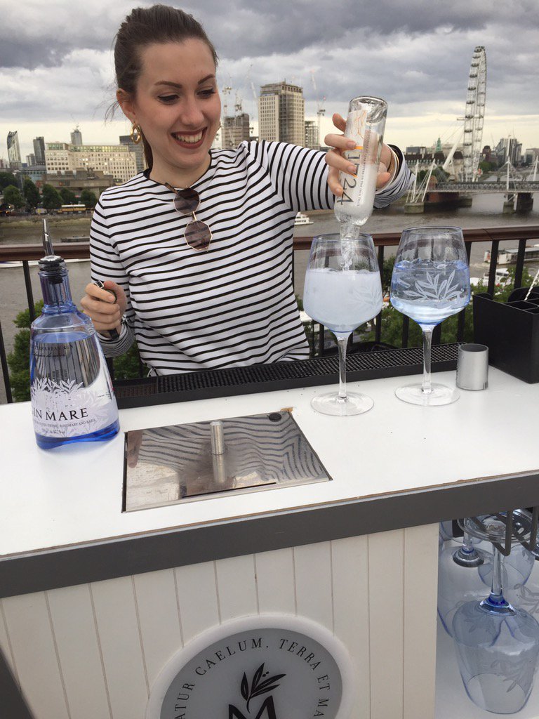 GinMonkeyUK's tweet photo. Lovely evening at the @ginMare #MedRooftops pop-up last night. Gin + Oysters = my idea of heaven 😍🍸 https://t.co/jMJH9kaB9h