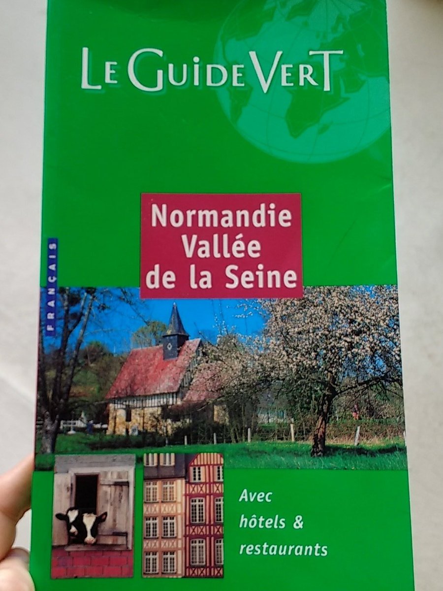 mrsturner6259's tweet photo. Un #VendrediLecture avec un guide touristique @guideMichelinFR. Bah oui il faut bien préparer les vacances prochaine en @Normandie https://t.co/au9LVbIyrW
