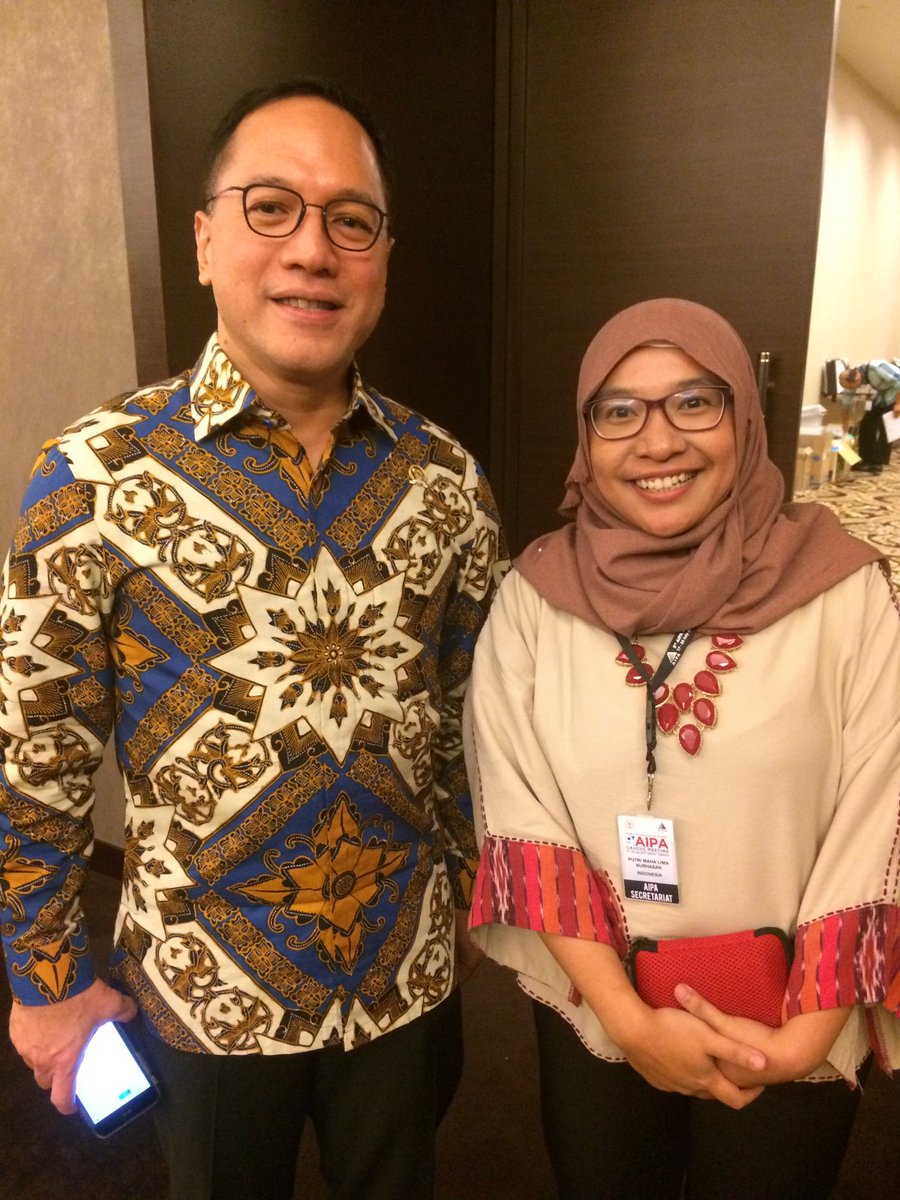 putrinurhasan's tweet photo. Thanks pak @AriefSuditomo shared d picture right away to my sister @ailumulia ktanya, u were d most anticipated guest wktu tante saya nikah😁 https://t.co/UoFj1UU9K3