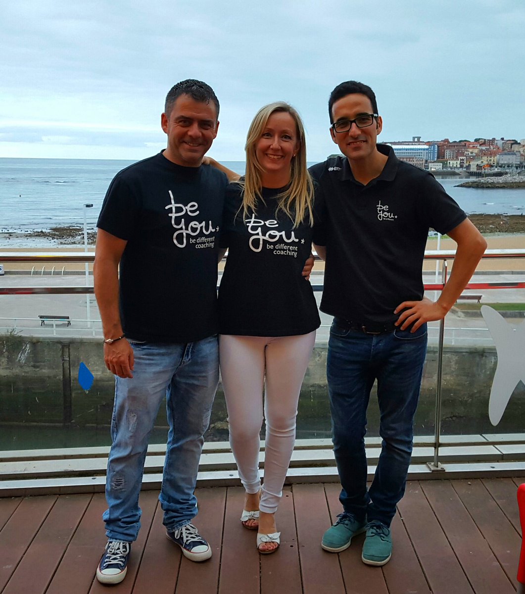 Cvegalogo's tweet photo. Mil gracias por la tarde-noche de ayer. Todo un lujo. Ganas de más @alpasturias @BeYouBeDif @arturo_mister @lolomantaras https://t.co/eA5tjYDSsY
