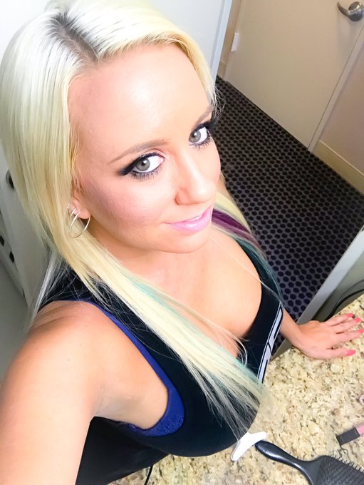 Good morning loves! Who's really for FRIDAY!!! #TGIF 🍑🤘🏻👠🍑 https://t.co/L0WS6UPWaM<a href="/tag/tgif"class="tags"><span>#tgif</span></a>