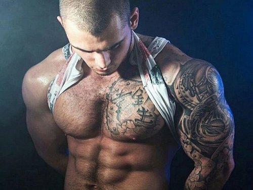 Hunky #MuscleMan Noizer LIVE at https://t.co/zDbZsDyOz5 NOW Whip it out & watch! https://t.co/IdG9R8