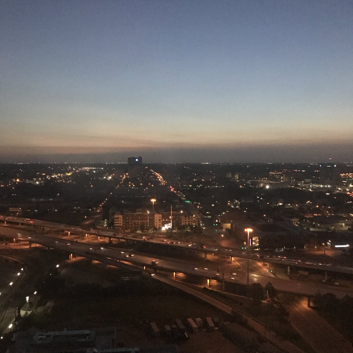 marksonthetable's tweet photo. Good morning Dallas. It was a wonderful visit! #sunrise #everythingisbigger #CLConnect17 https://t.co/VEvI1PuGUo