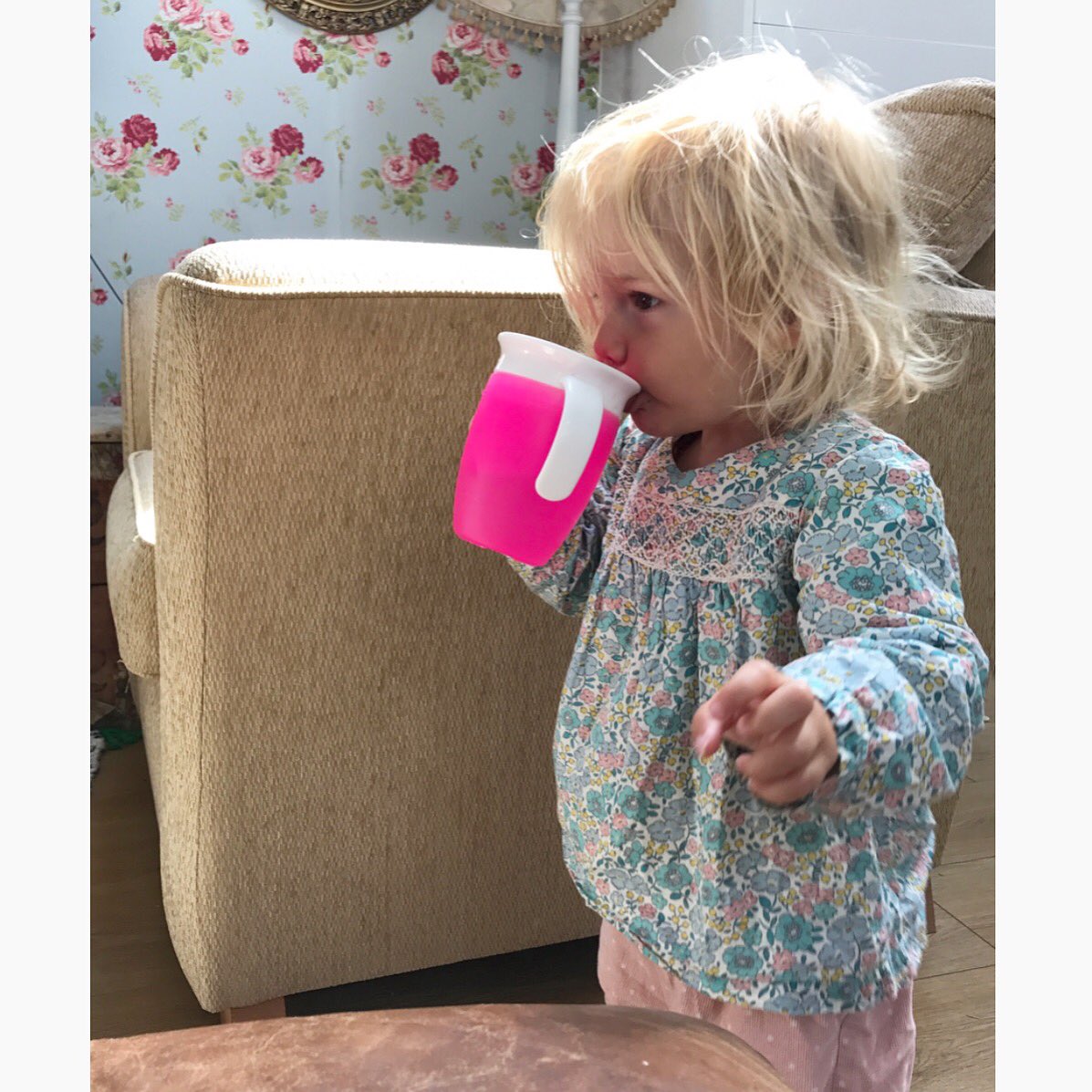 She loves her new <a href="/Munchkin_UK/">Munchkin_UK</a> cup 😍