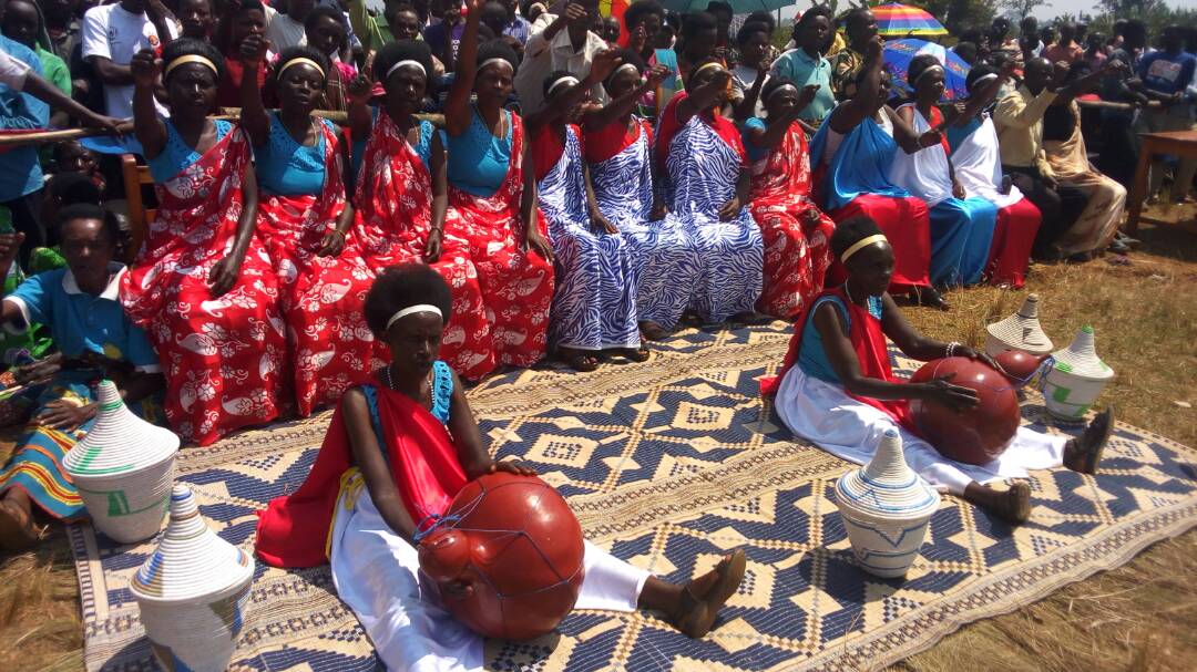 aha ni  mu murenge wa Nzahaha ahari kubera igikorwa cyo kwamamaza <a href="/rpfinkotanyi/">FPR-Inkotanyi</a> . <a href="/PaulKagame/">Paul Kagame</a> waduhaye amata natwe tuzaguha amajwi!!!!!!!