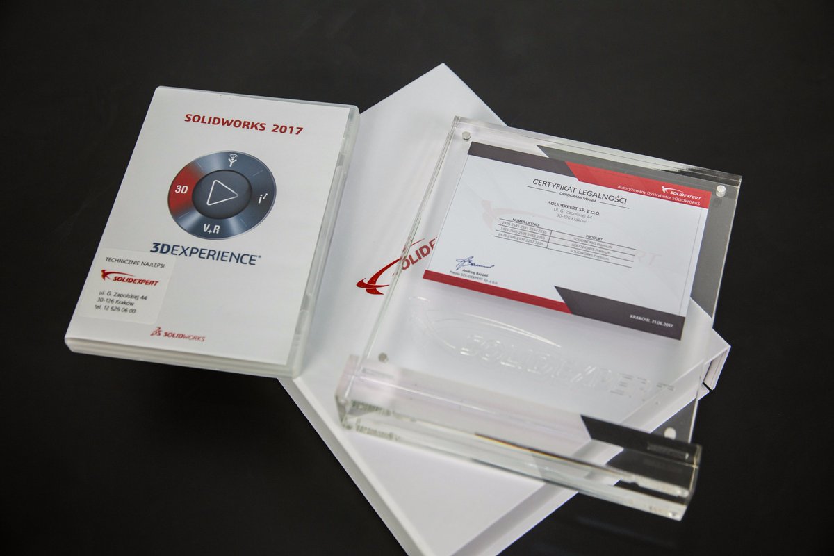 SOLIDEXPERT's tweet image. Klienci SOLIDEXPERT otrzymują więcej! Do zakupionej licencji @SOLIDWORKS dołączamy #certyfikat legalności, które razem tworzą #SOLIDBOX 🎁🎁🎁