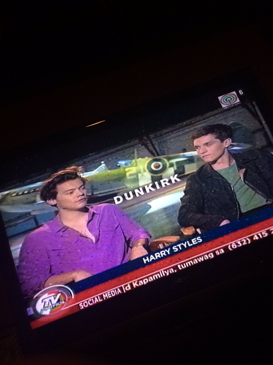 bangtaniyo's tweet photo. HARRY ON TV PATROL #Dunkirk #HarryStylesDunkirk @Harry_Styles https://t.co/YHGL7EnxUT