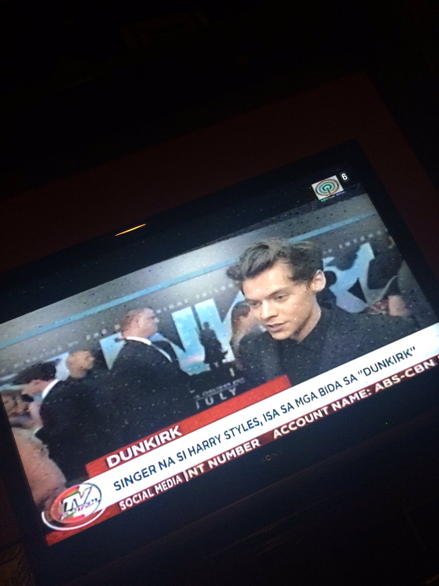 bangtaniyo's tweet photo. HARRY ON TV PATROL #Dunkirk #HarryStylesDunkirk @Harry_Styles https://t.co/YHGL7EnxUT