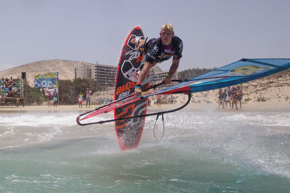 It's ON! 1st day of Freestyle is kicking off at the <a href="/FuerteWorldcup/">Fuerte Worldcup</a>. Watch live @ pwaworldtour.com #pwaworldtour #pwagirls