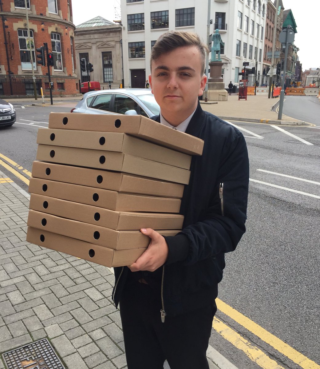 MNEAccounting's tweet photo. Tom's ready. Time for #RandomActsOfLunchtimeKindness! Next stop @farmercarlisle https://t.co/zYpi74NiR1