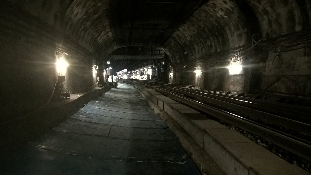 AntoinePpt's tweet photo. Travaux #Castor @RERC_SNCF : Terrassement V2 terminé. Pose des tapis anti vibratiles en cours par TSO @groupe_NGE. https://t.co/JocrH4BpEo