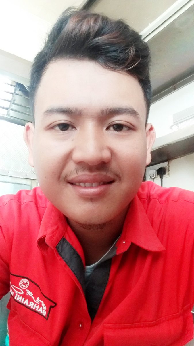wenky_steady's tweet photo. Waktunya kerja, karen ganteng saja tdk cukup https://t.co/2lEfmIu1s0