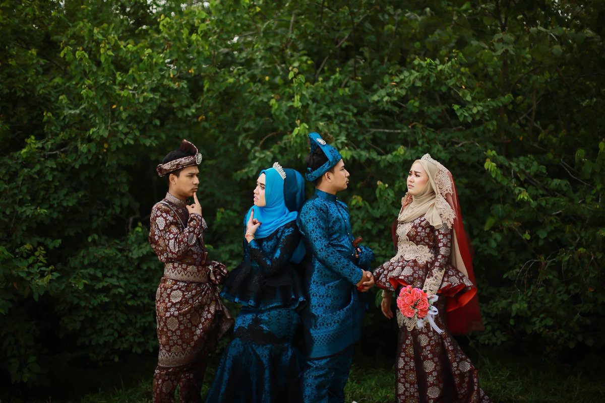 AbasHafizz's tweet photo. " Ehh mana satu laki aku ? "😂
#pengantinkembar #wedding #johor #bihafizz #faizzfarhana #pengantinperempuankeliru https://t.co/ZwYDAUigGp