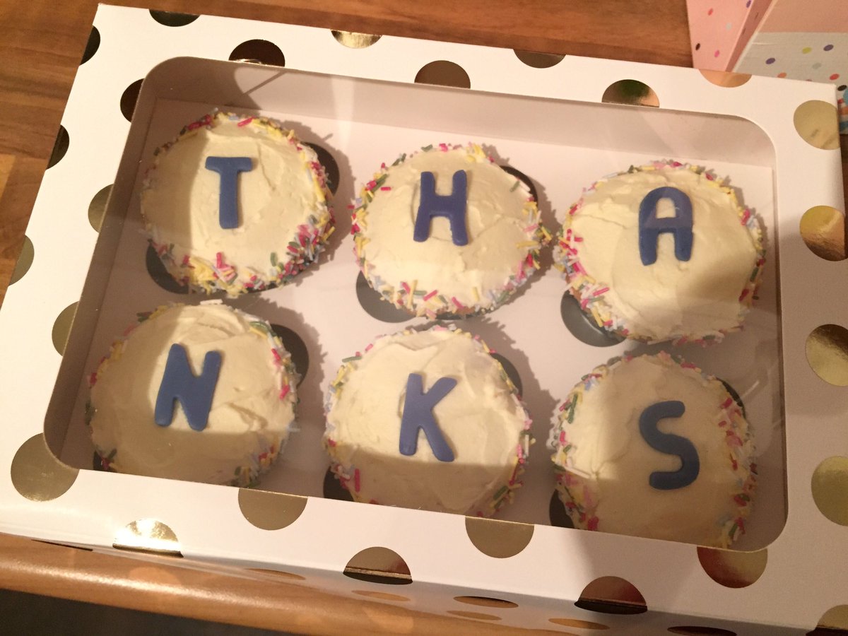 RebeccaLWills's tweet photo. Eldest daughter and I created these treats for her teacher &amp; assistants #lastdayofterm #firstyearover https://t.co/2NUx7zZcXO