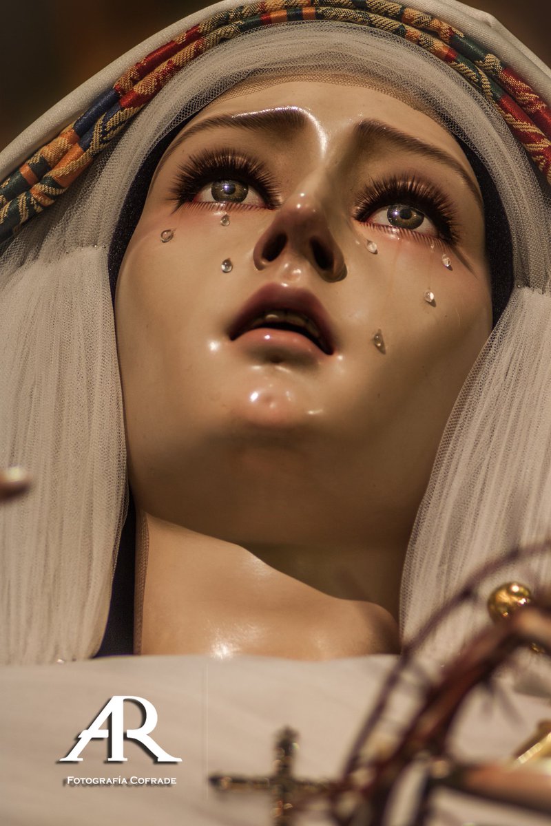 La mirada de una madre, mirada Escolapia de un Viernes Santo... | Fotografía Cofrade
