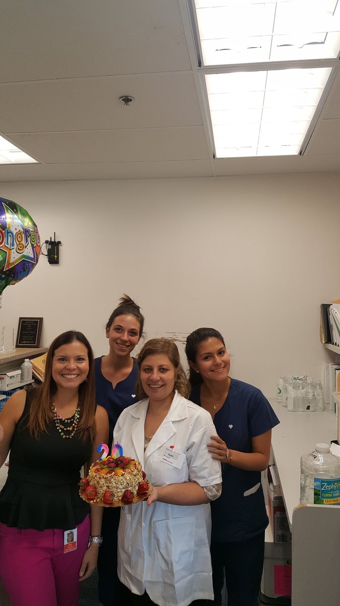 MariaLGalarza1's tweet photo. CVS 7933 PM, celebrating 20 years of service!!! Thank you for all you do Suzan!!! https://t.co/jGmiAC9awN