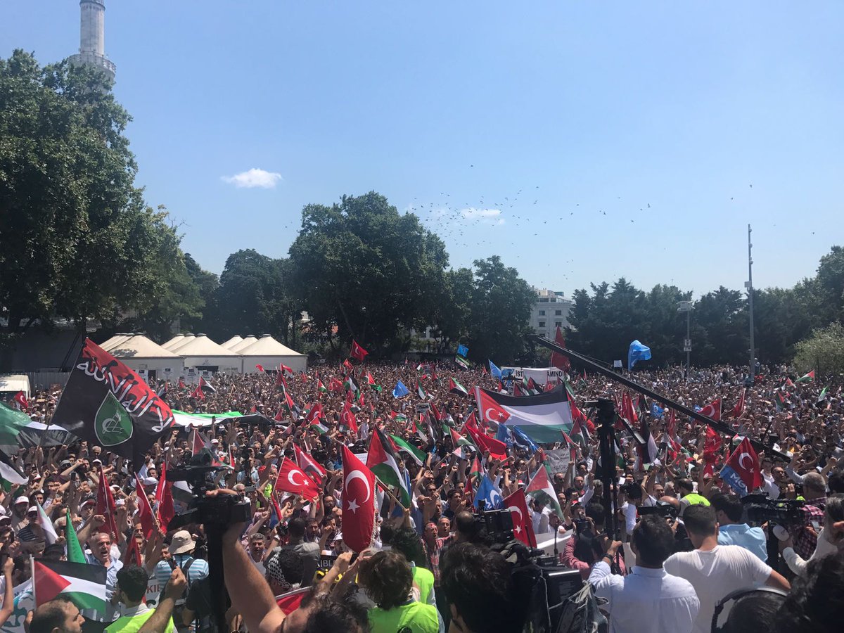 zeeshanwwe's tweet photo. Thousands gathered in Istanbul's Beyazit Square to show their anger against Israel's occupation of al-Aqsa
https://t.co/DskTbvczlr
