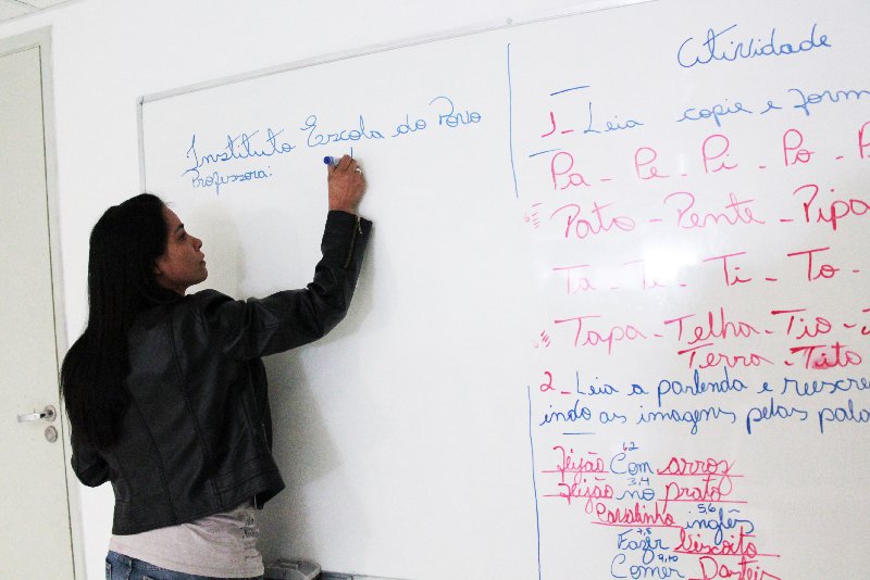 Escola do Povo trabalha há 10 anos com alfabetização de jovens e adultos #educacao #alfabetizacao espacodopovo.com.br/escola-do-povo…