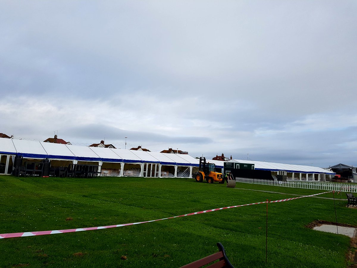 dianne1967's tweet photo. VIP tents at Sunderland Air Show #primeplace #fencedoff #nopathforthreedays #tookupmostofthefield! 🤔 https://t.co/n0ECmZ45UJ