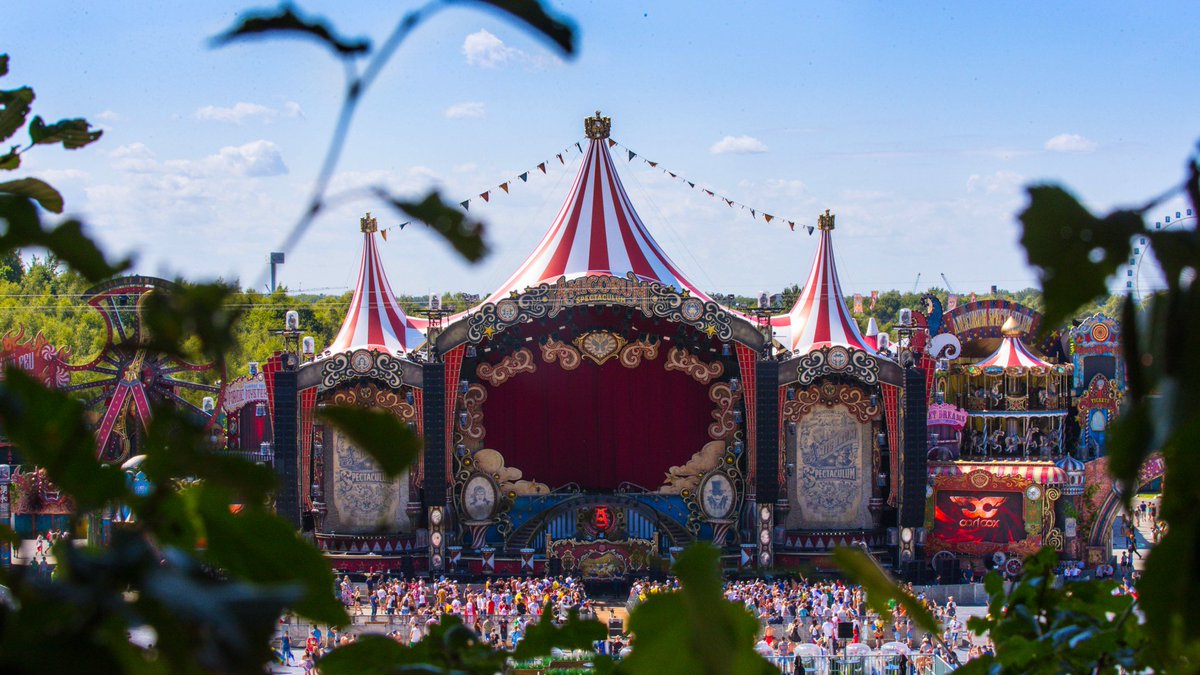 VirezFM's tweet photo. Este es el stage principal de #Tomorrowland 

❤ Es increíble ❤ https://t.co/Tu0vdc1Ben