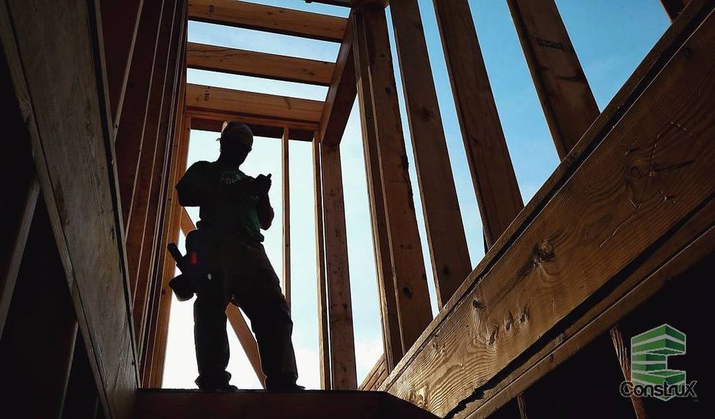 GoConstrux's tweet image. The master at work... 🔨📐💪 #CarpentryKing #WorkbeltBling #Silhouette #BreakingASweat #KnotsForDays  #PlumbAndLevel … bit.ly/2uPGRZE