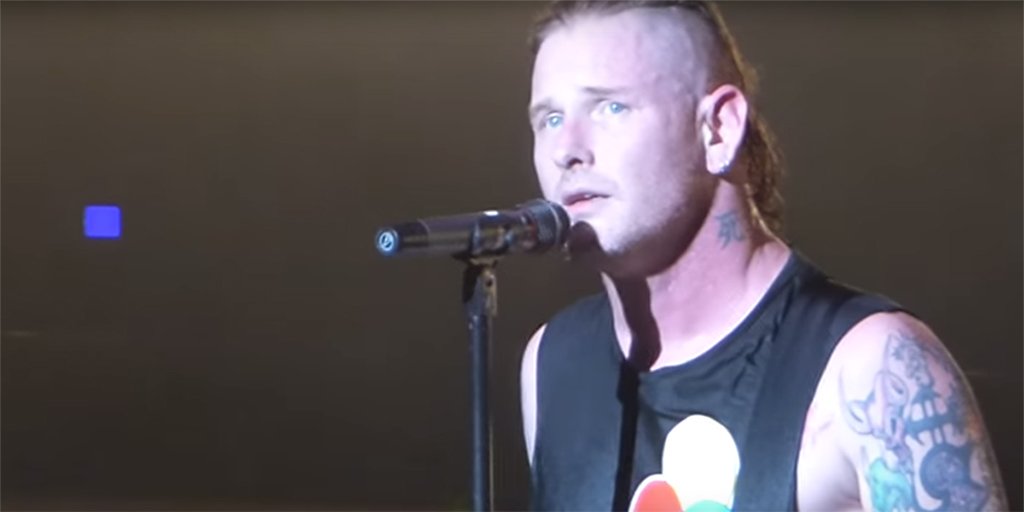 rocksound's tweet photo. Corey Taylor pays tribute to Linkin Park's Chester Bennington. https://t.co/vQvh4P5HgO https://t.co/Zmw3hbtnU1