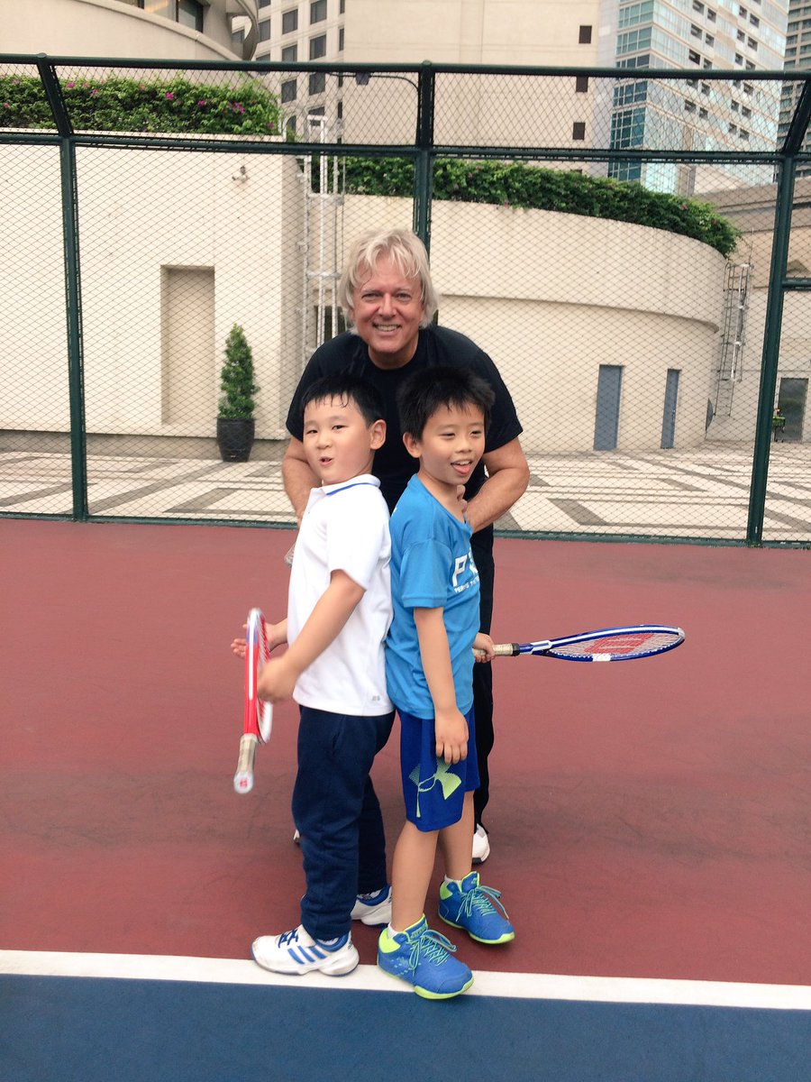 ThePTTA's tweet photo. Philippine Tennis Coach at EDSA Shang @ThePTTA #philippine #tennis #coach https://t.co/Iq5nZZs1FV