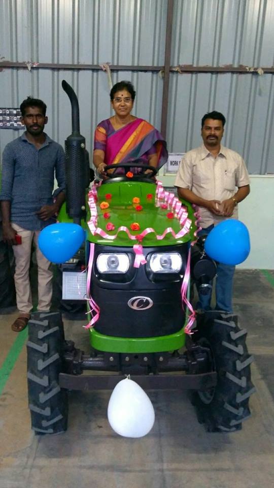 CaptainTractors's tweet image. Smile of farmers..
New Tractor delivery &amp;amp; installation to farmers By Captain Tractors

#tractordelivery #By_Captain_Tractors #smileoffarmers