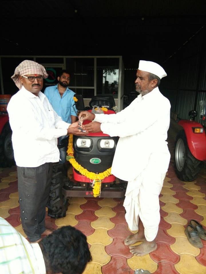 CaptainTractors's tweet image. Smile of farmers..
New Tractor delivery &amp;amp; installation to farmers By Captain Tractors

#tractordelivery #By_Captain_Tractors #smileoffarmers