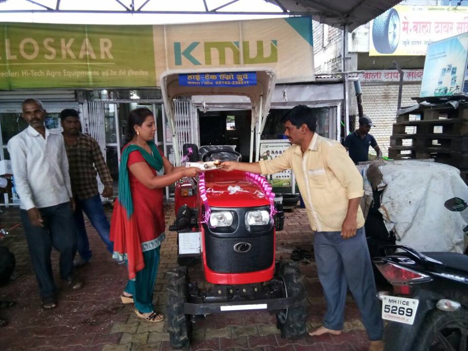 CaptainTractors's tweet image. Smile of farmers..
New Tractor delivery &amp;amp; installation to farmers By Captain Tractors

#tractordelivery #By_Captain_Tractors #smileoffarmers