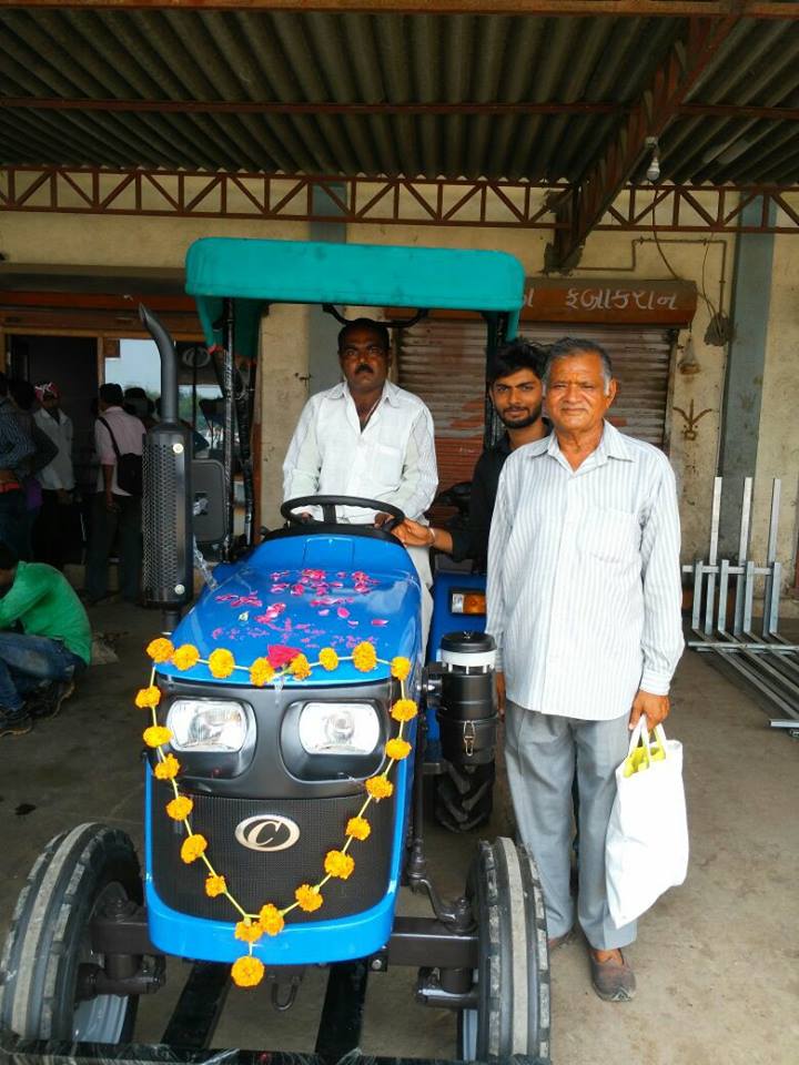 CaptainTractors's tweet image. Smile of farmers..
New Tractor delivery &amp;amp; installation to farmers By Captain Tractors

#tractordelivery #By_Captain_Tractors #smileoffarmers