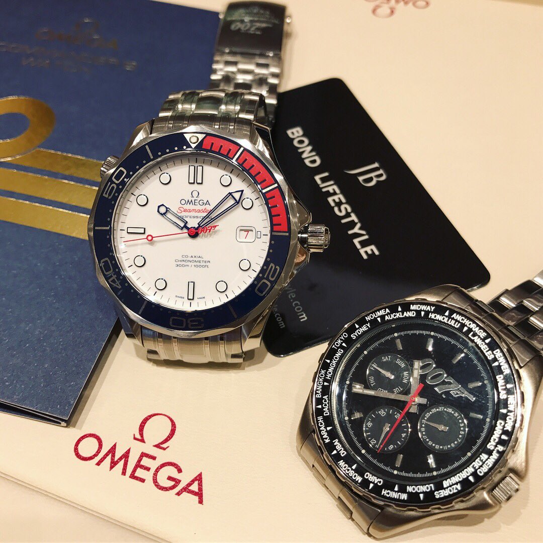 Bond_Lifestyle's tweet photo. Visiting @omegawatches in Interlaken on the way to Piz Gloria. Taking a closer look at the #commanderswatch https://t.co/nNxKFmCRb7