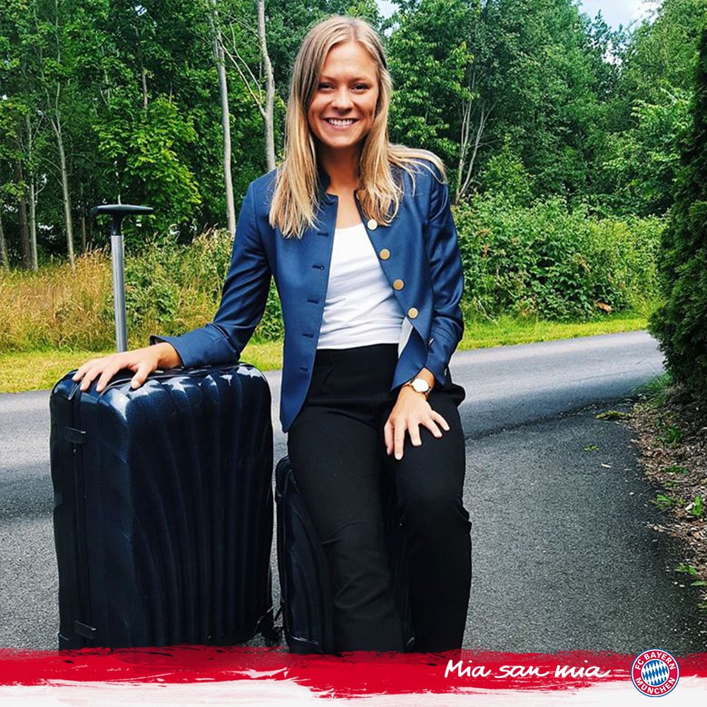FCBfrauen's tweet photo. Heute Abend geht’s wieder Rund! ⚽
#SWERUS ab 18 Uhr
#GERITL ab 20:45 Uhr 
Viel Erfolg euch allen! 💪
#DieBayern #MiaSanMia #WEURO2017 https://t.co/941v0iWgYI