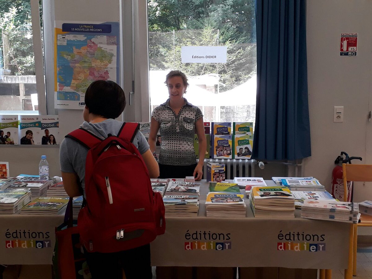 editions_didier's tweet photo. Nous présentons aujourd'hui nos nouveautés #FLE au @cla_besancon @villedebesancon #ProfsdeFLE #UniversitéDété2017 https://t.co/YOHDkHtNBr
