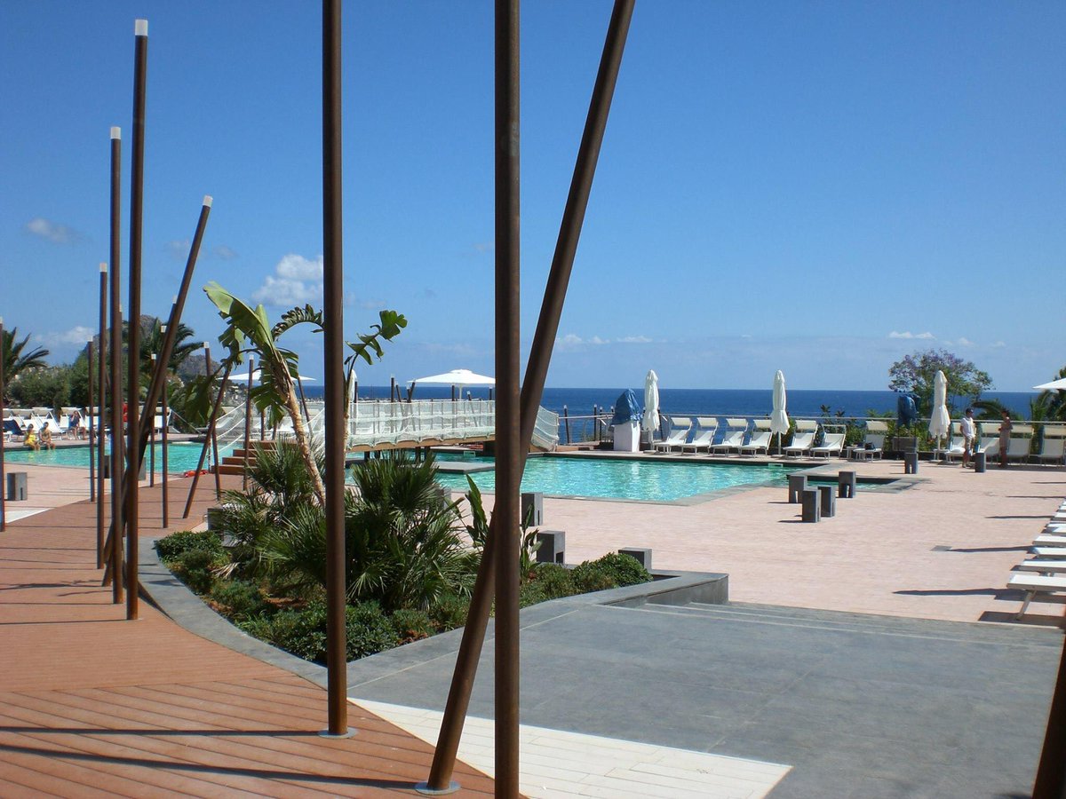 DominaResorts's tweet photo. Another great week at Domina Zagarella and we definitely have that #FridayFeeling. Roll on the weekend! #Sicily #Sicilia #summerholidays https://t.co/2LvhFl534t