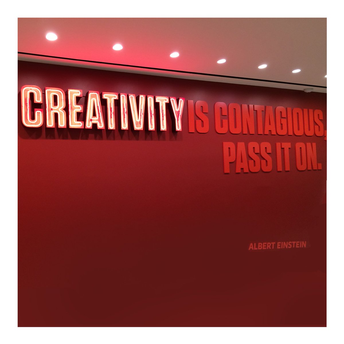 mariadocon's tweet photo. Saturday mood 🔝☑️ 👌🏼#alberteinstein #staycreative #inspiration #themodernbride https://t.co/UEonSKwlSG