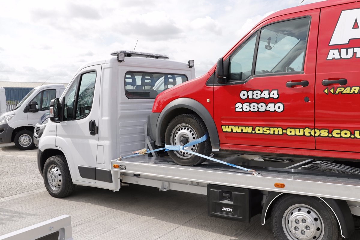 AMSTrucks's tweet photo. Another satisfied customer, we hope that @ASM_Autos enjoy their NEW Truck! https://t.co/wjWl69iHYC #RecoveryTrucks #AMS #recovery https://t.co/WFXMecxVDn