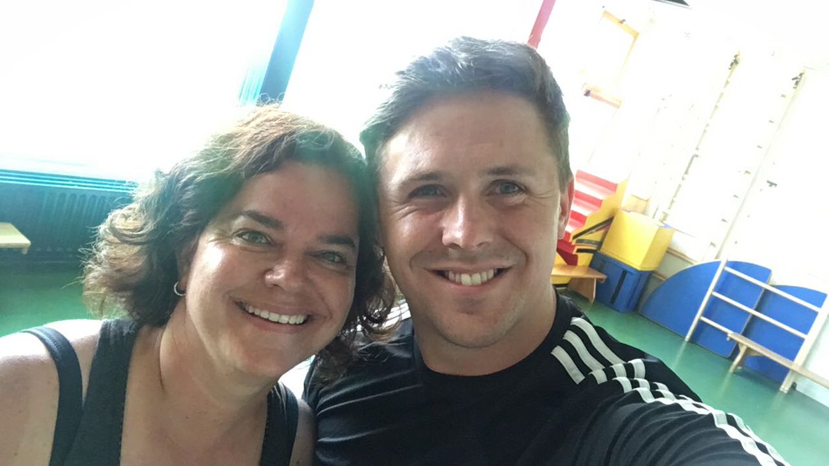 AndrLammers's tweet photo. Deze 2 native speakers een week op school hebben voor show-in-a-week? Vraag naar de kosten en mogelijkheden. Impuls #earlybird #21thcentury https://t.co/f7zhh0tIrF