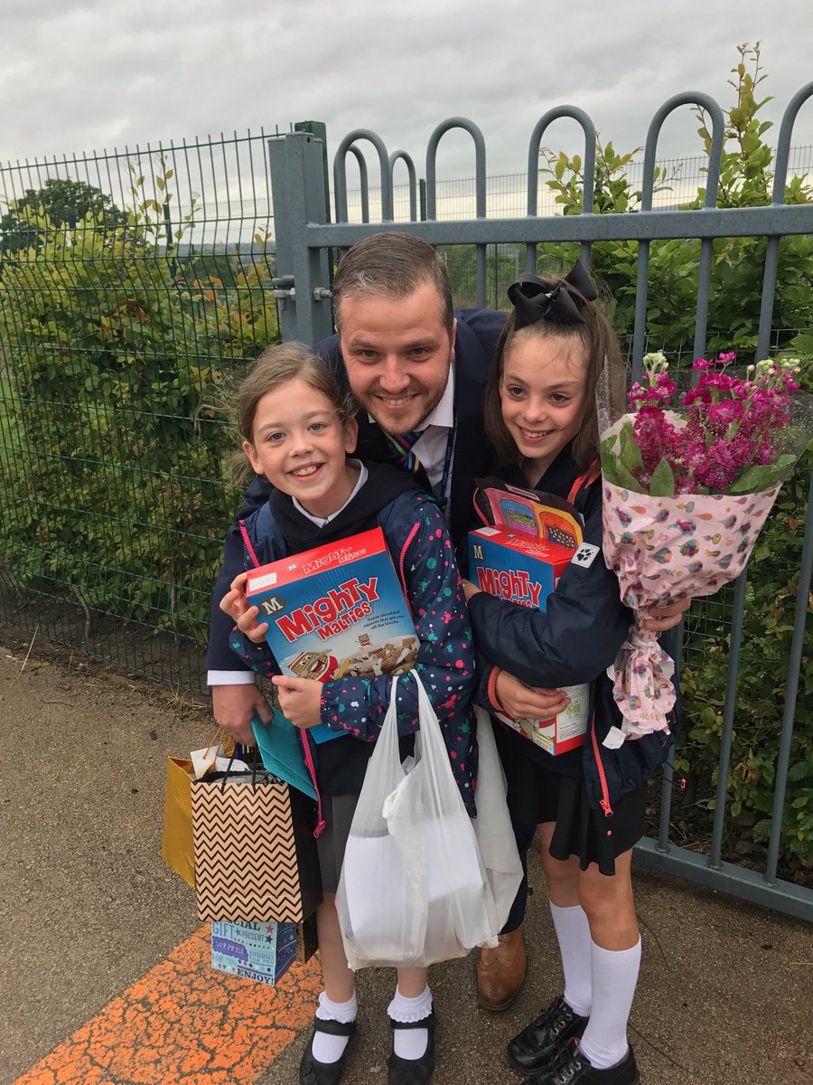 Missyf86's tweet photo. Theses Girls Are Going To Miss You All Very Much #BrookeAndEbony #AceTeachers #BeenASadDay @MrP_BSCA @official_BSCA @mrhill_BSCA https://t.co/tTR4KFI8Bh